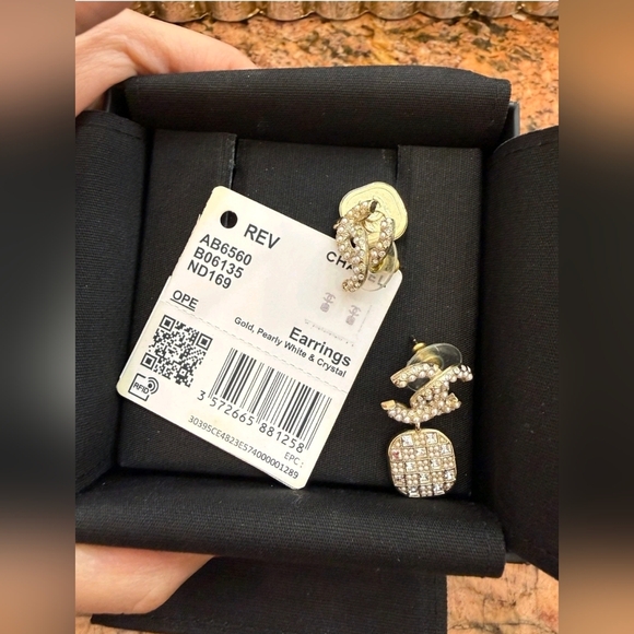 Chanel Women's Earrings Drop Gold Pearls Crystals Studs Luxury Designer NEW - Picture 5 of 9